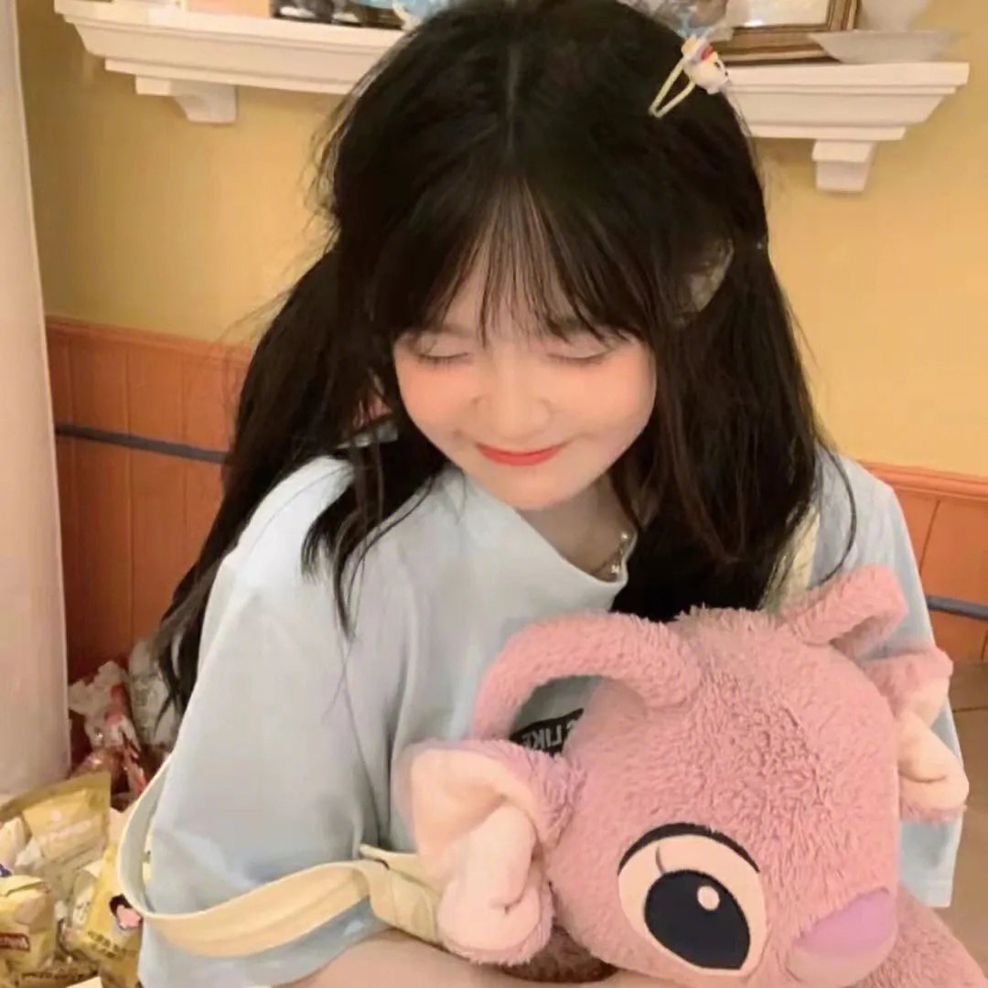 余小姐每天只想朝九晚五